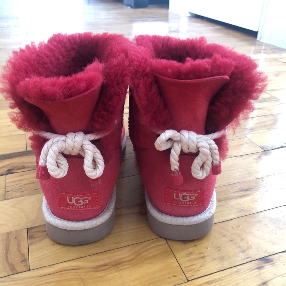 Uggs - image 2
